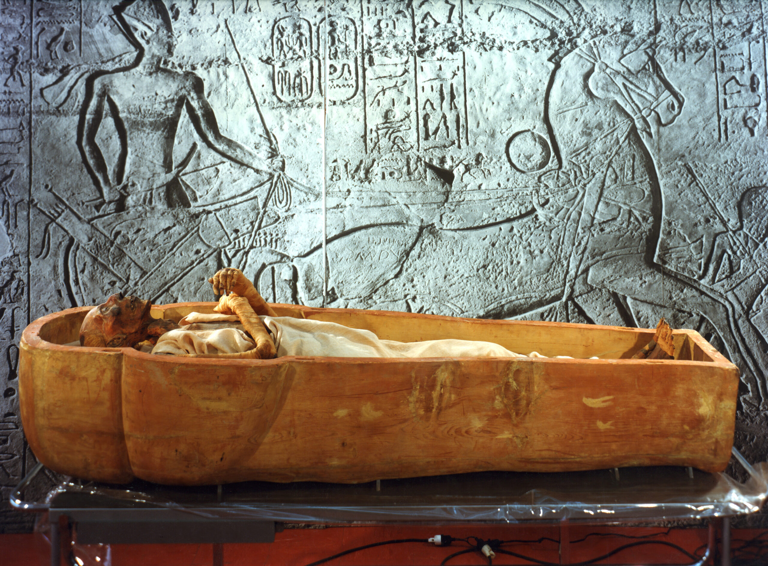Momie de Ramsès II dans son sarcophage